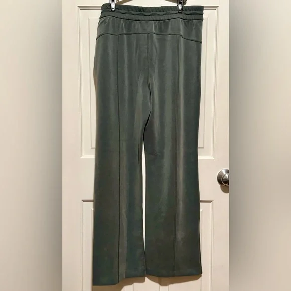 Lululemon Softstreme HR Pant 12 - Picture 6 of 12